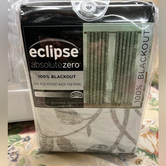 Reversible, comforter, sham, throw, pillow, black out curtains, - Picture 3 of 11